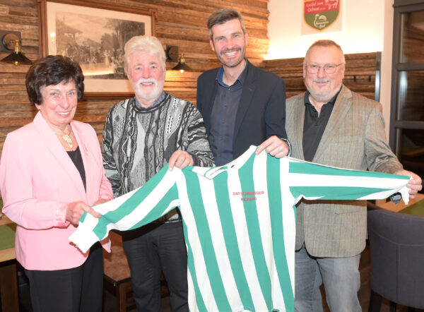 von links Schatzmeisterin Anita Donderer, Jürgen Schmid, Neuvorstand Dirk Wurm und 2l. Vorsitzender Robby Zenner, Foto: Fred Schöllhorn